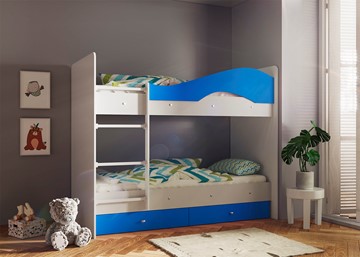 Детская кровать для мальчика Мая с 2 ящиками на щитах, корпус Млечный дуб, фасад Синий в Черкесске