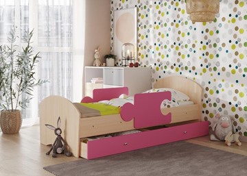 Кровать детская с бортиками и ящиком Мозайка, корпус Млечный дуб/фасад Розовый (ламели) в Черкесске