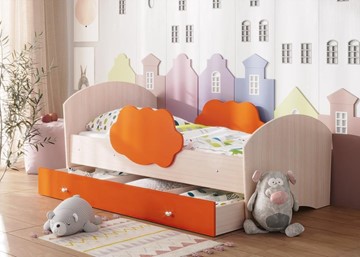 Детская кровать Тучка с ящиком, корпус Дуб млечный, фасад Оранжевый в Черкесске