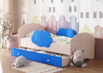 Детская кровать Тучка с ящиком, корпус Дуб млечный, фасад Синий в Черкесске