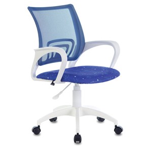 Компьютерное кресло Brabix Fly MG-396W (с подлокотниками, пластик белый, сетка, темно-синее с рисунком "Space") 532405 в Черкесске